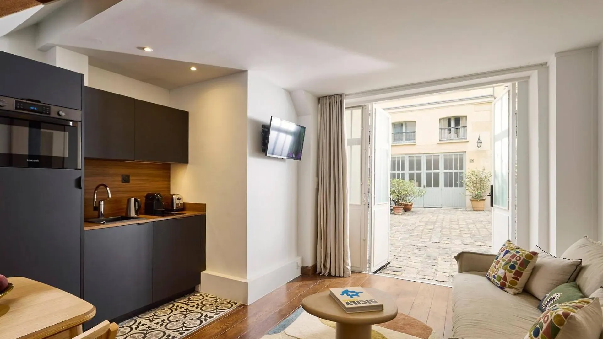 Un 1-Ch/1-Sdb Confortable- Place Des Vosges París 0*,